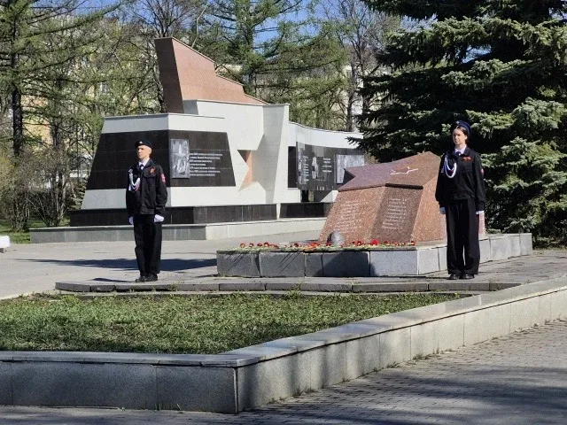 🎗️Вахта Памяти — Пост № 1   Учащиеся школ приняли участие в торжественной церемонии несения почетног
