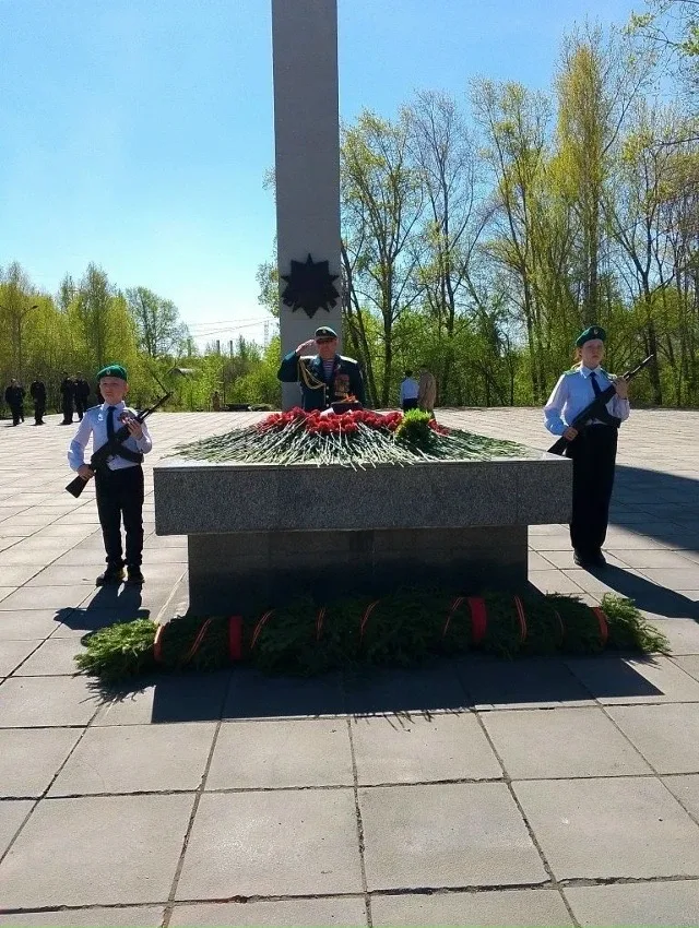 🎗️Вахта Памяти — Пост № 1   Учащиеся школ приняли участие в торжественной церемонии несения почетног