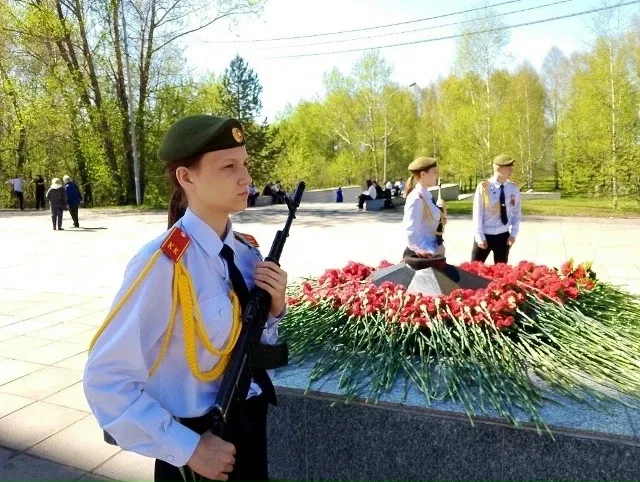 🎗️Вахта Памяти — Пост № 1   Учащиеся школ приняли участие в торжественной церемонии несения почетног
