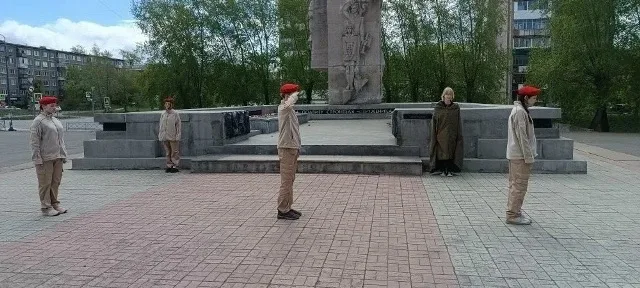 🎗️Вахта Памяти — Пост № 1   Учащиеся школ приняли участие в торжественной церемонии несения почетног