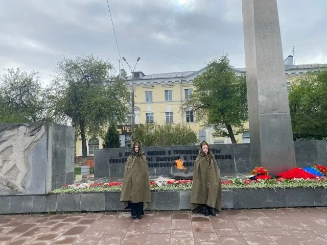 🎗️Вахта Памяти — Пост № 1   Учащиеся школ приняли участие в торжественной церемонии несения почетног