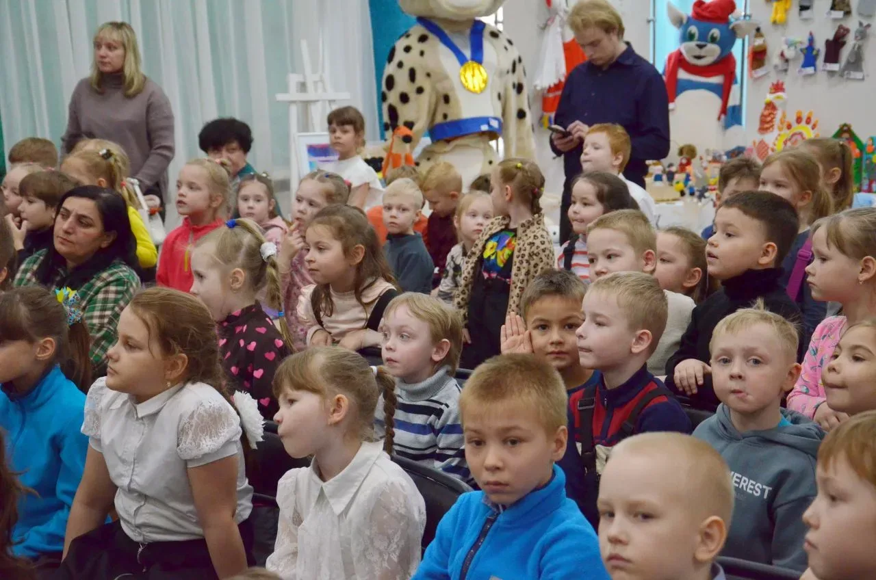 🎭С утра до вечера — спектакли!   В Доме детского творчества Тагилстроевского района прошел ежегодный
