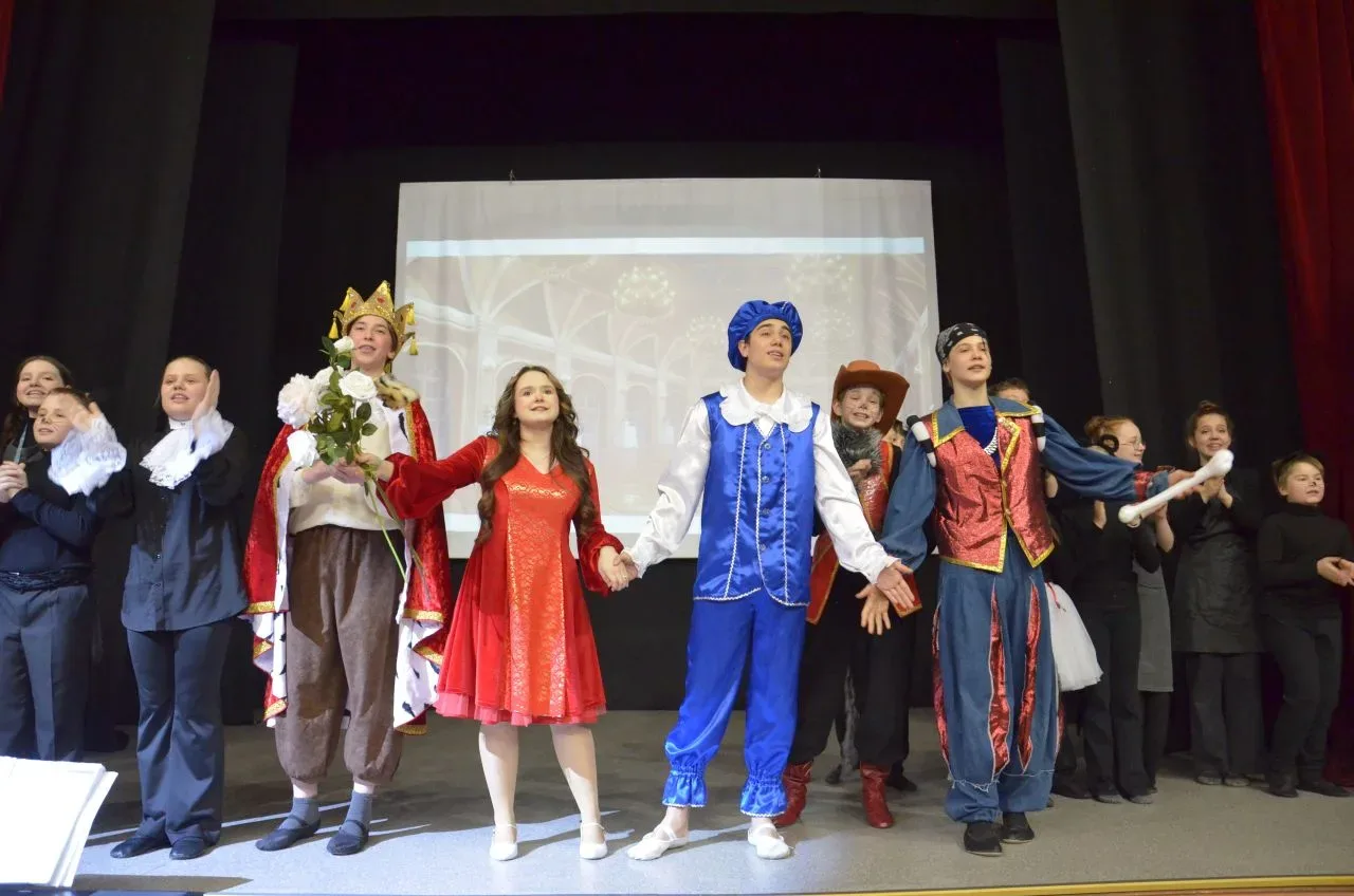 🎭С утра до вечера — спектакли!   В Доме детского творчества Тагилстроевского района прошел ежегодный