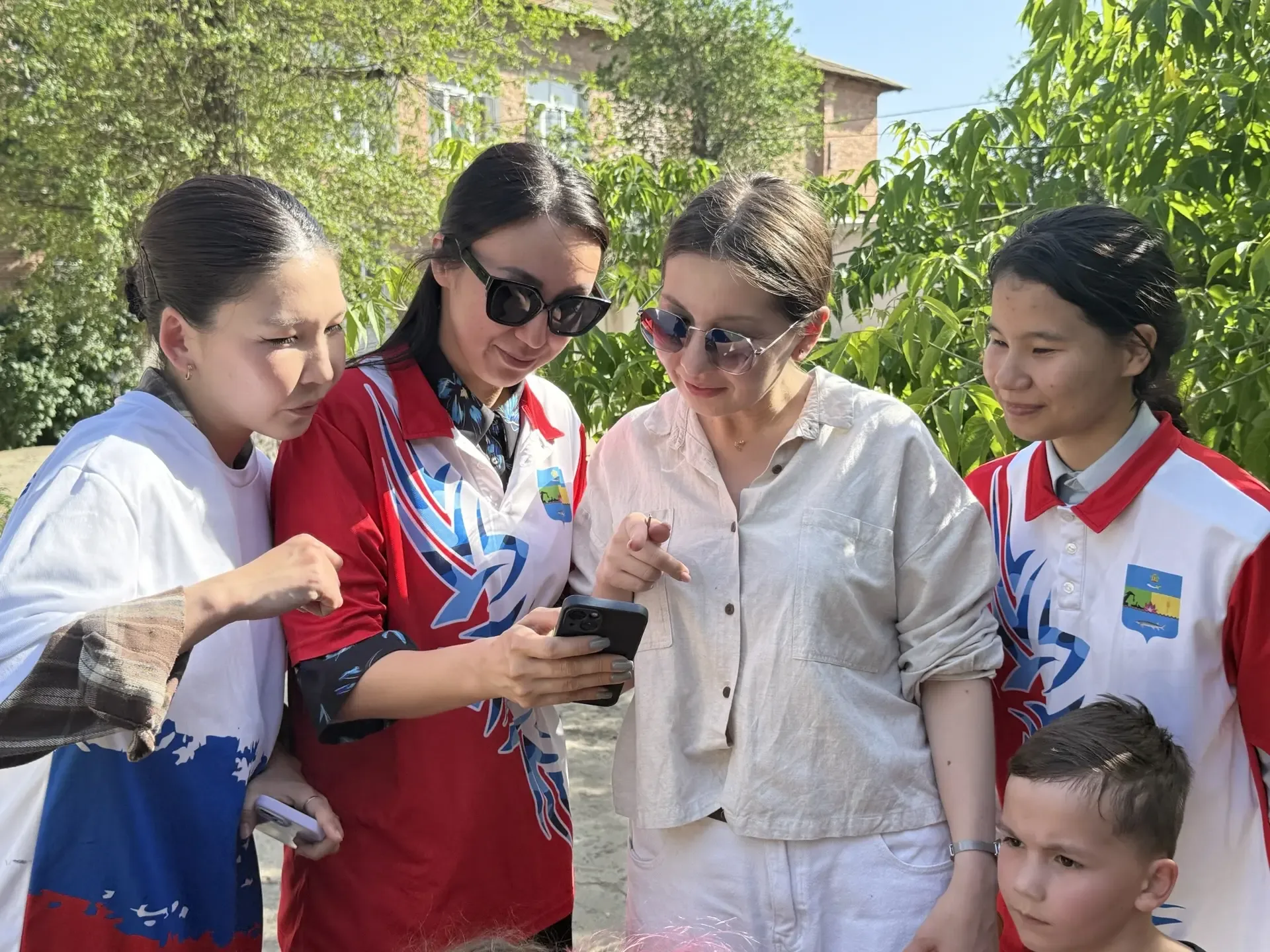 Голосование по благоустройству в Камызякском районе продолжается! 🙌  Волонтеры МКОУ СОШ №4 активно п