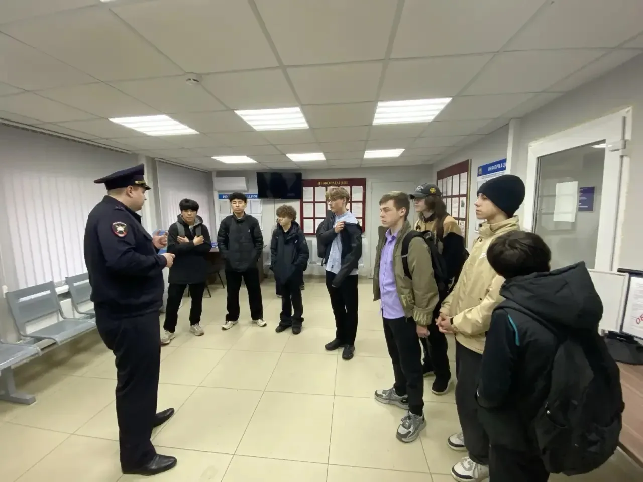 #Профориентация  14 мая наш 8 «Г» класс побывал на увлекательной экскурсии в Госавтоинспекции! 🚔  Со
