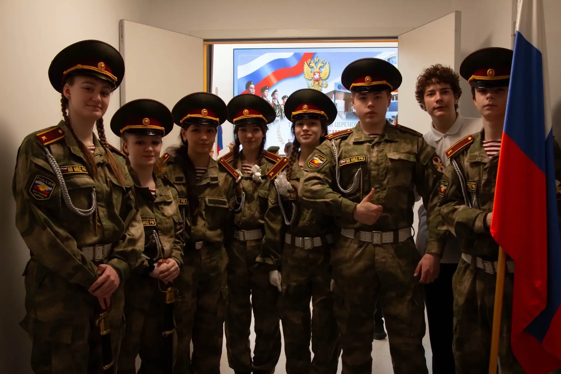 #КадетскийКласс  🪖 Юные кадеты приняли торжественную клятву! 🪖  Вчера, 15 мая, в нашей школе состоял