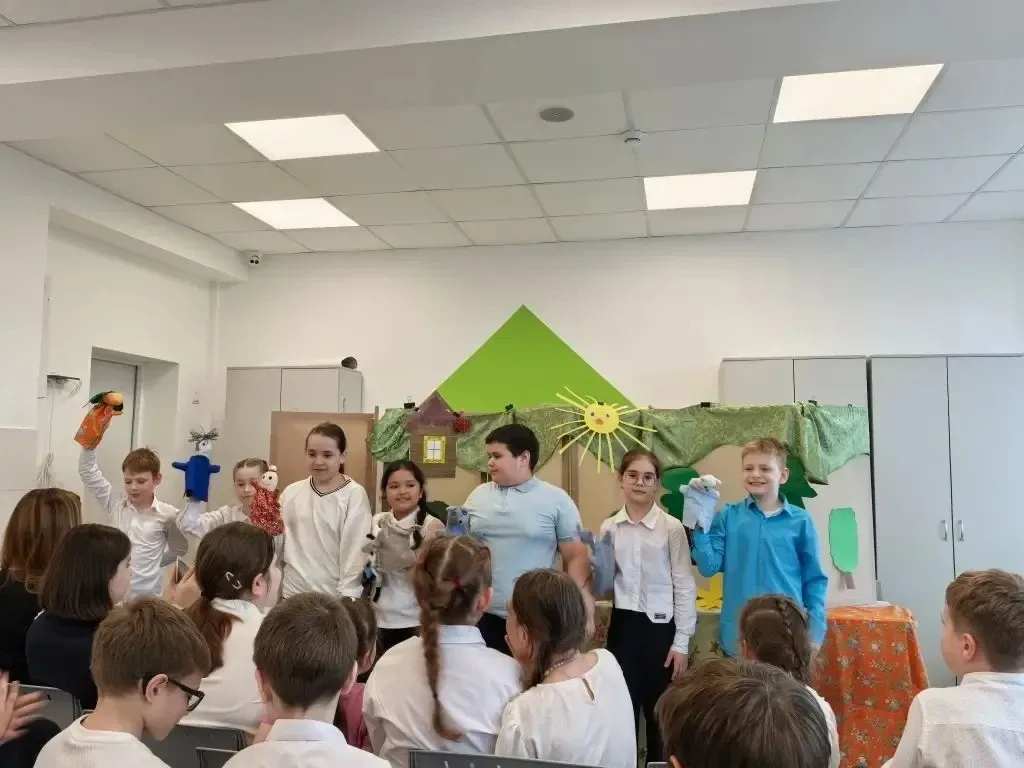 #ГодМолодойСемьи  🎭 15 мая — Международный день семьи! 👨‍👩‍👧‍👦  Ученики 3Б класса подготовили для вс
