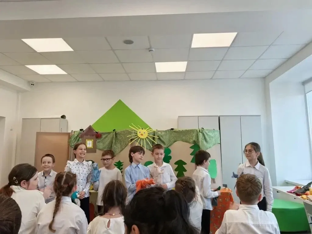 #ГодМолодойСемьи  🎭 15 мая — Международный день семьи! 👨‍👩‍👧‍👦  Ученики 3Б класса подготовили для вс
