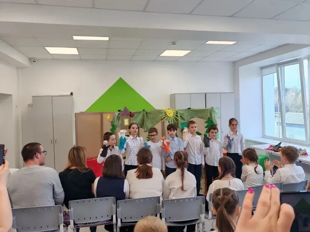 #ГодМолодойСемьи  🎭 15 мая — Международный день семьи! 👨‍👩‍👧‍👦  Ученики 3Б класса подготовили для вс