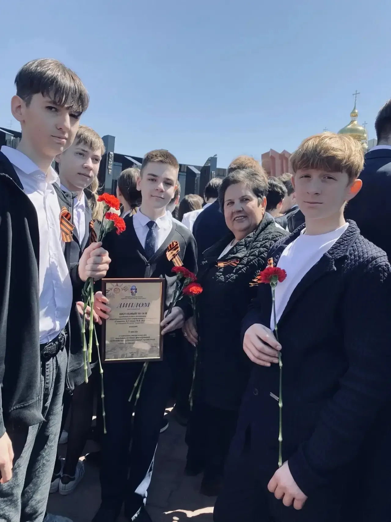 13 мая на мемориальном комплексе у Вечного огня на площади Славы прошла торжественная церемония нагр