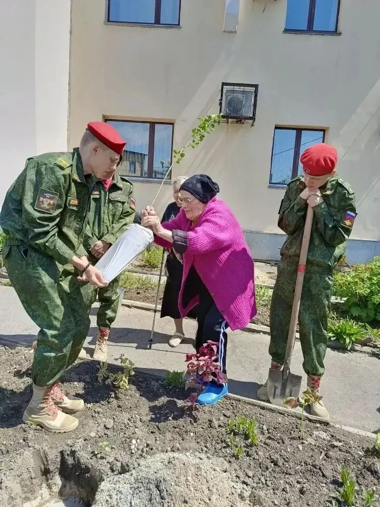 🌳 Высаживаем сады — приближаем Победу!  19 мая наши ребята вместе с учениками Гимназии восточных язы