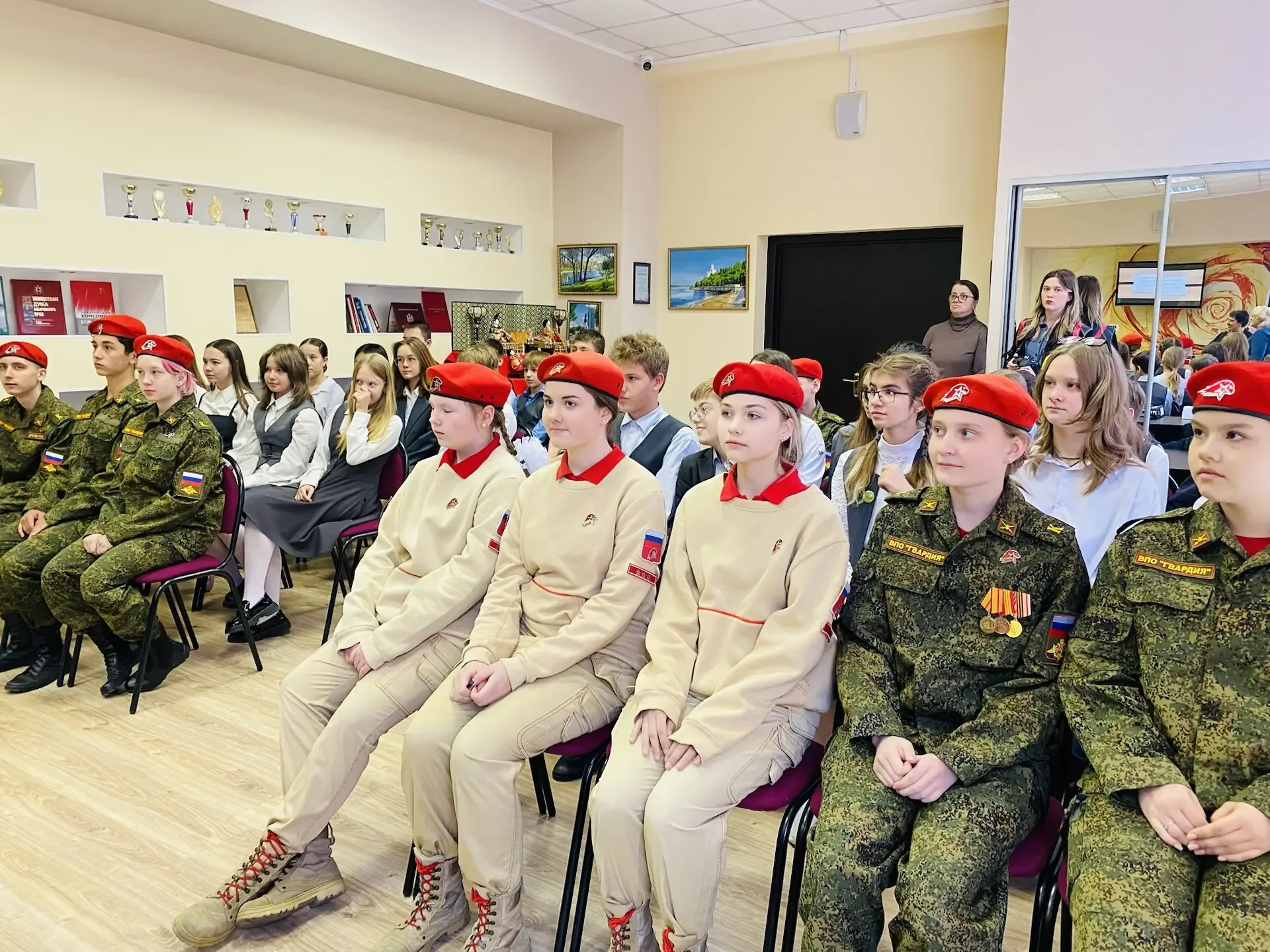 🌟ВРЕМЯ ГЕРОЕВ!🌟  Сегодня в стенах нашей гимназии стало по-особенному торжественно и тепло.  В рамках