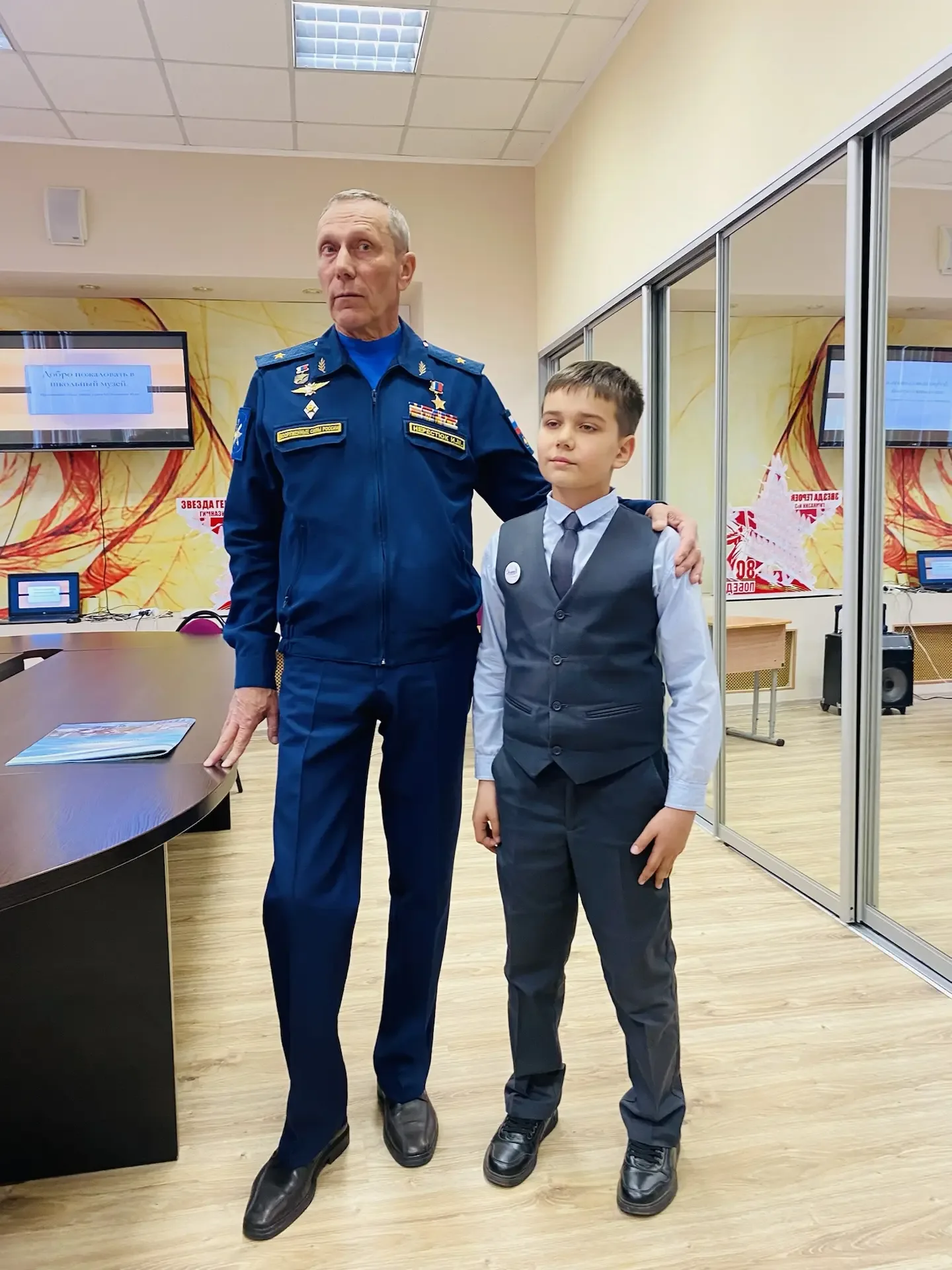 🌟ВРЕМЯ ГЕРОЕВ!🌟  Сегодня в стенах нашей гимназии стало по-особенному торжественно и тепло.  В рамках