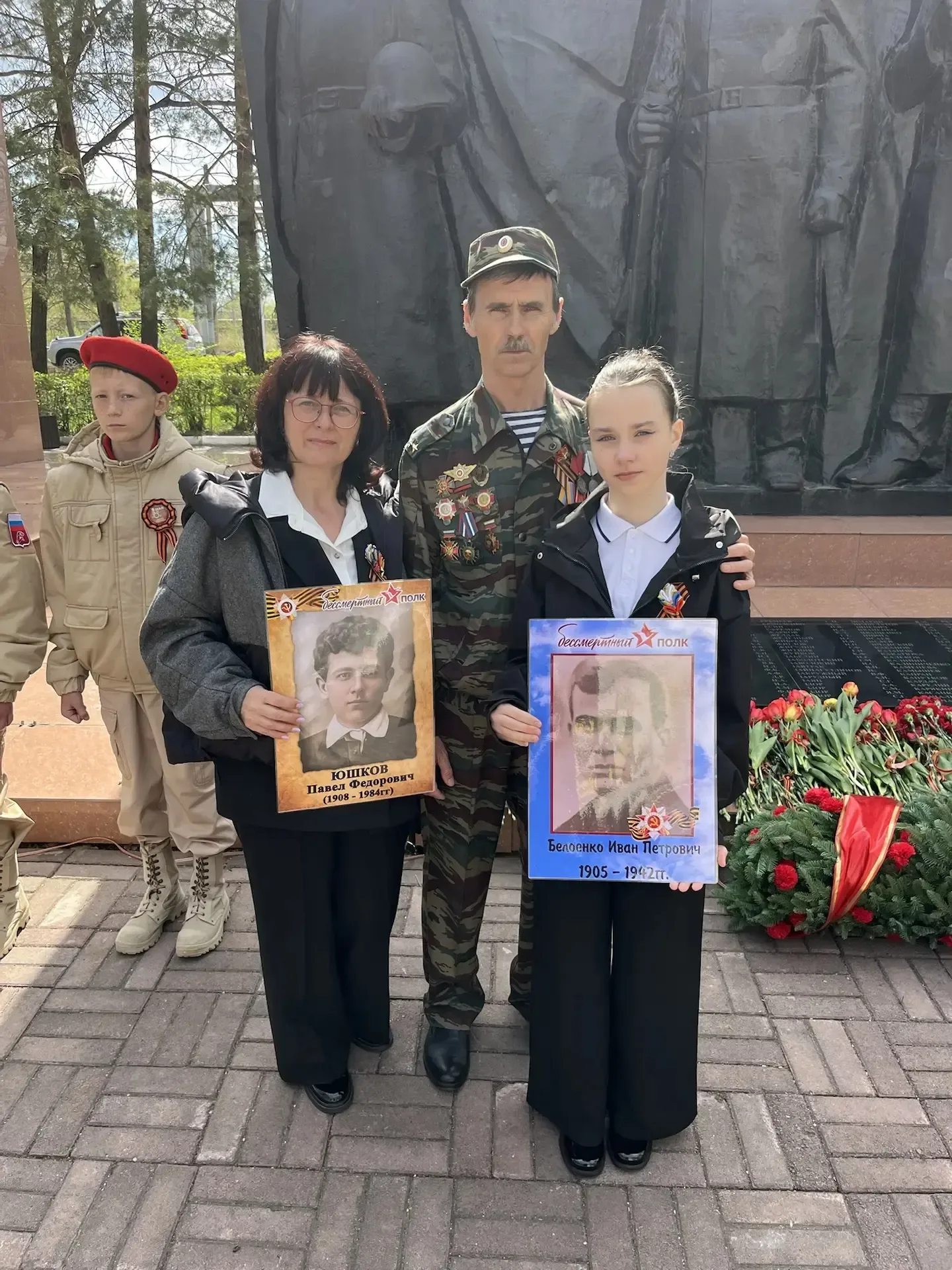 Знаете, что самое ценное в нашей школе?  К празднованию важных дат мы подходим целыми семьями. И это