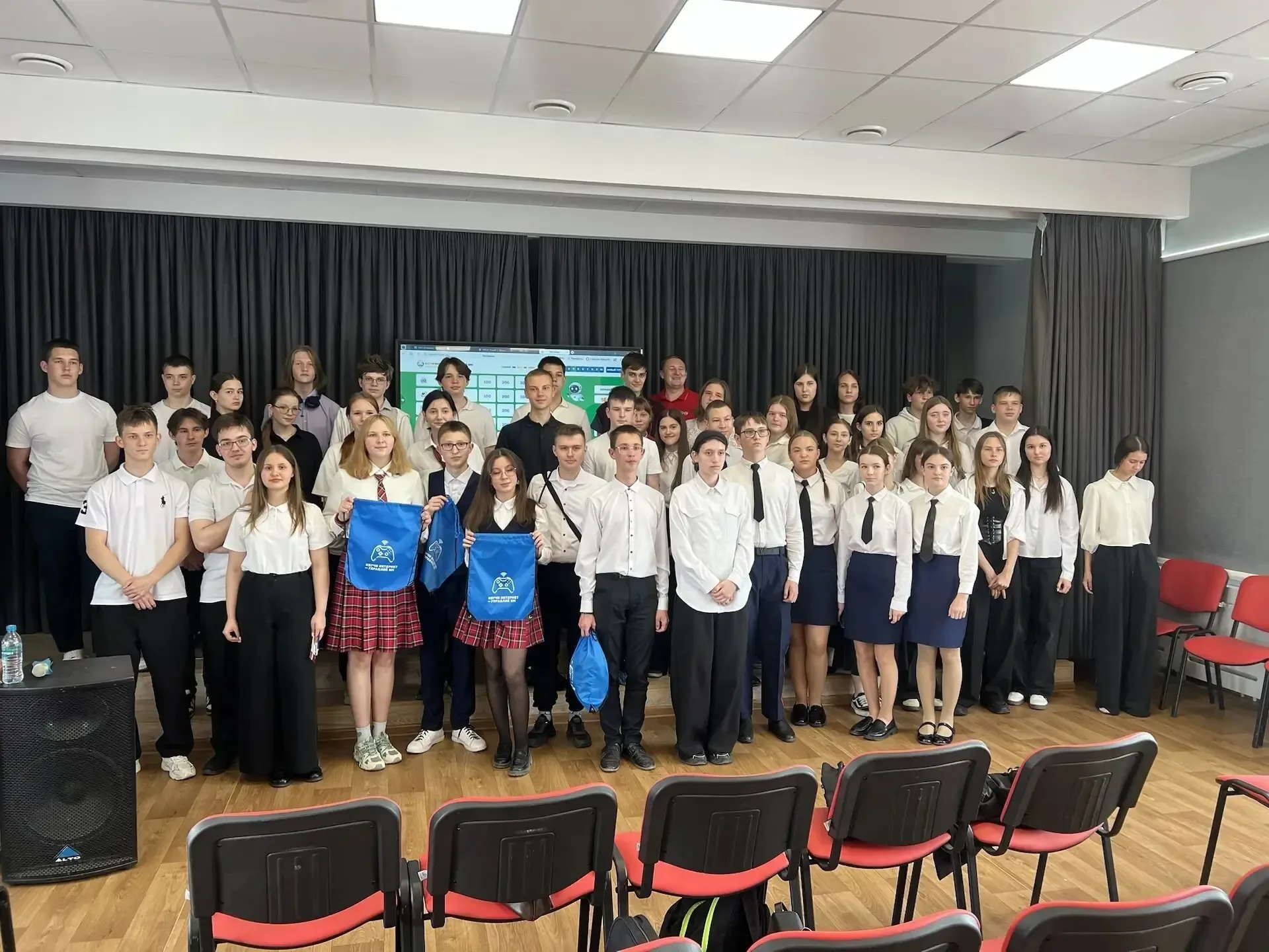 В городе Урюпинске 🏘️ продолжается работа по созданию безопасной информационной среды для детей 👨‍👩‍