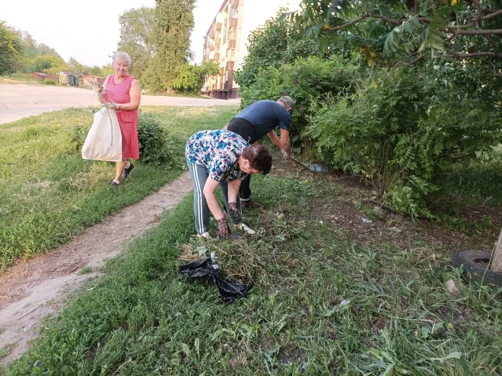 🌱 "Дружба" и "Единство-2" вновь на субботниках!  ✨Сегодня территории обоих ТОСов – "Дружба" и "Единс