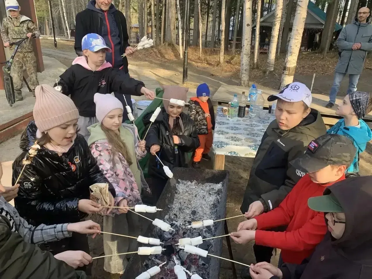 ВСТРЕЧАЕМ КАНИКУЛЫ   Хотим поделиться радостной новостью! ✨ Вчера наш 2«В» класс ярко и весело отмет