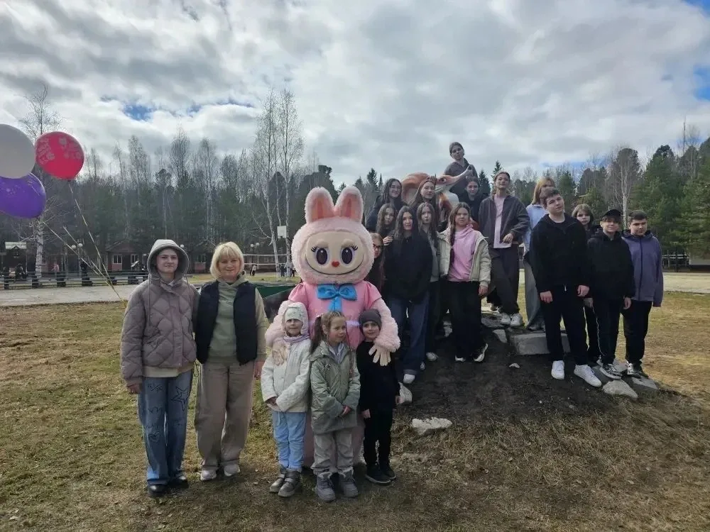 Двойной праздник и шаг в лето!!!🌞   Вот такое теплое смс получили мы от дружного 7б класса!  Сегодня