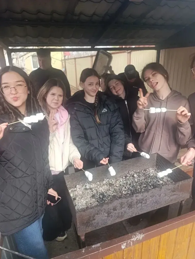 Двойной праздник и шаг в лето!!!🌞   Вот такое теплое смс получили мы от дружного 7б класса!  Сегодня