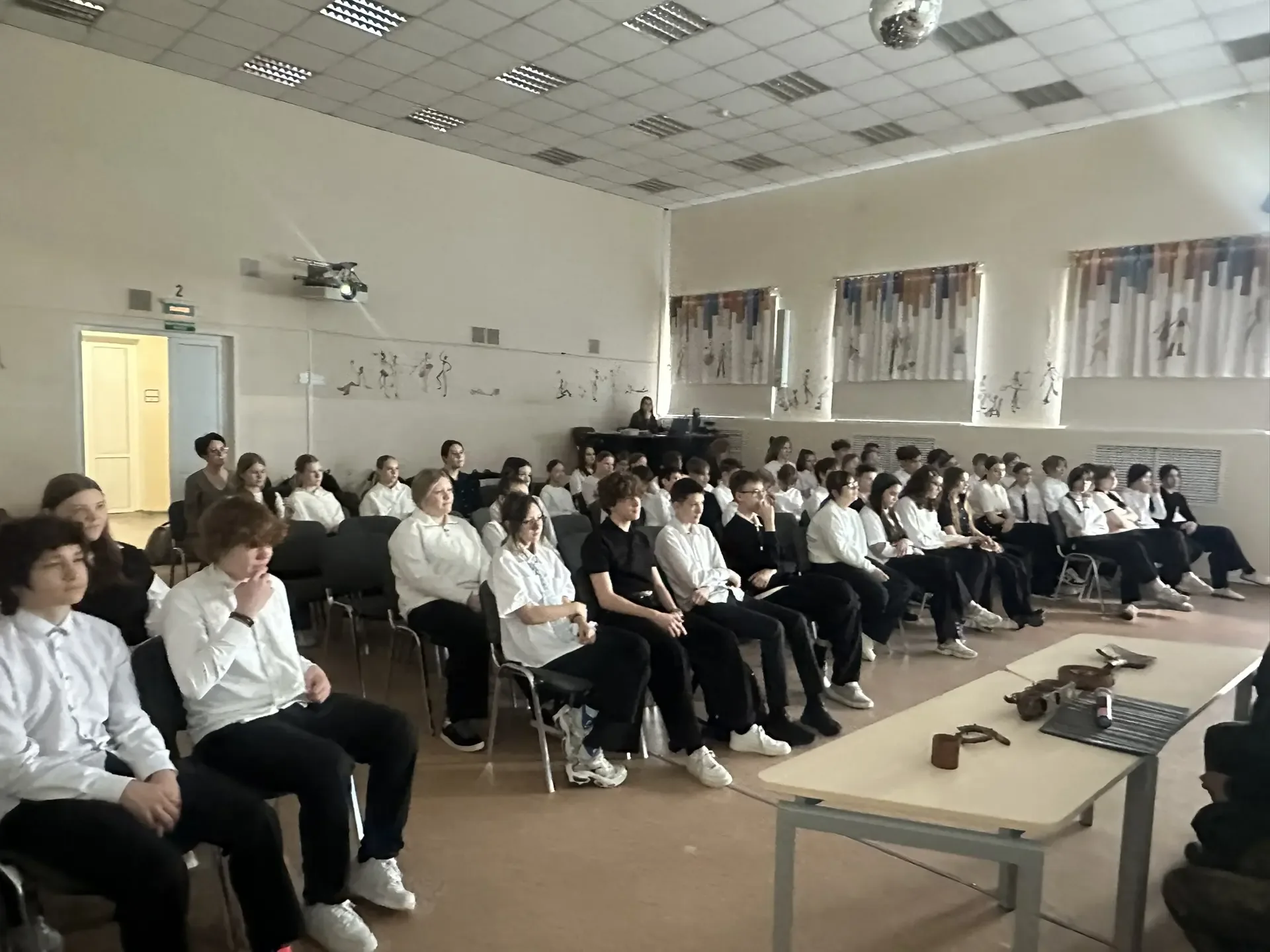 🇷🇺 «Вахта Памяти»  Наши ребята:  Ефимов Станислав (8в),  Шишкоедов Дмитрий (8г),  Кляус Марк (8г)  Н