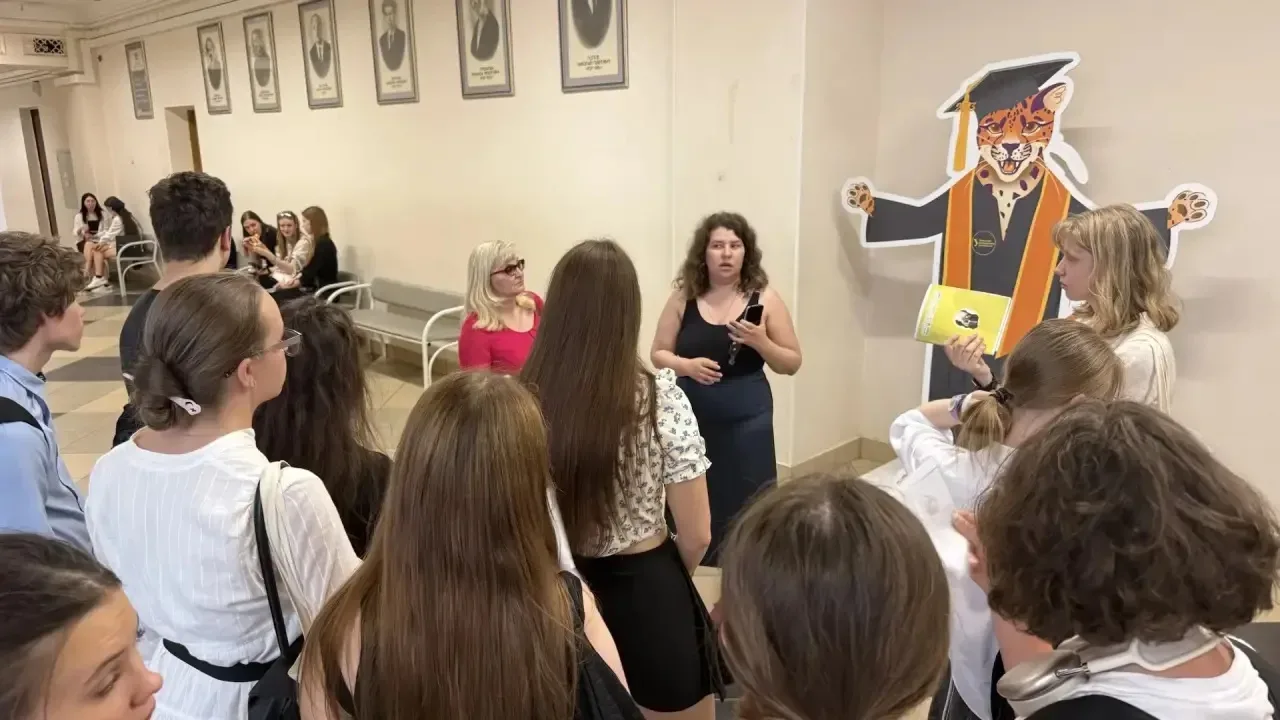 🌍 Наши старшеклассники — в гостях у УрФУ  Сегодня ребята из 9–11 классов, которым интересна тема меж