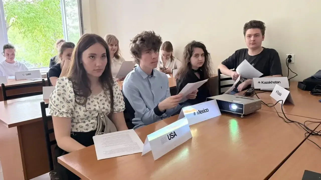 🌍 Наши старшеклассники — в гостях у УрФУ  Сегодня ребята из 9–11 классов, которым интересна тема меж
