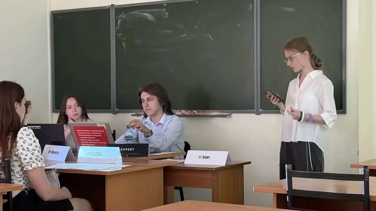 🌍 Наши старшеклассники — в гостях у УрФУ  Сегодня ребята из 9–11 классов, которым интересна тема меж