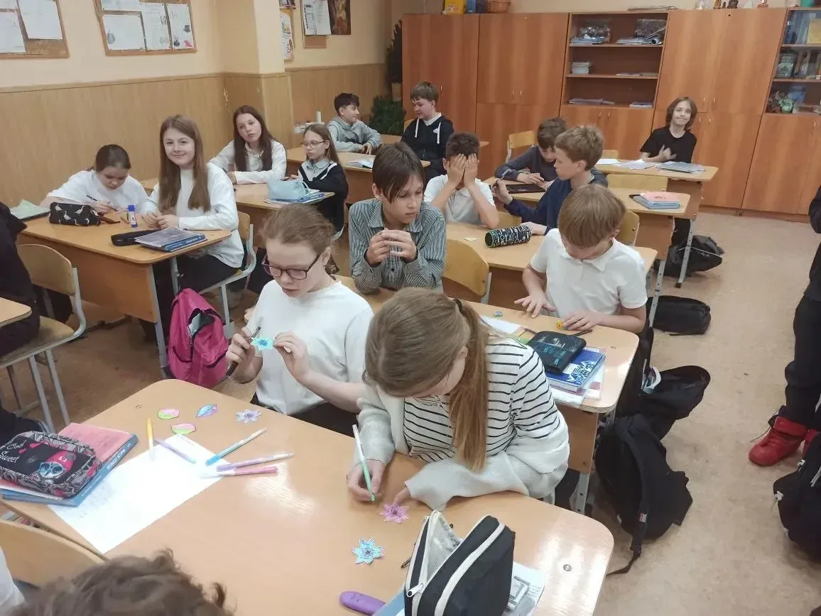 В 5А классе прошел тренинг о доверии и поддержке. Ребята читали и обсуждали терапевтические сказки, 