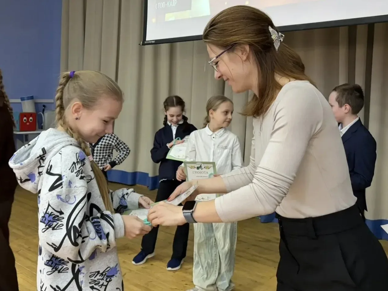 Умники и умницы! 🤓  🎉 В школе прошло торжественное вручение грамот ученикам 5-х классов – победителя