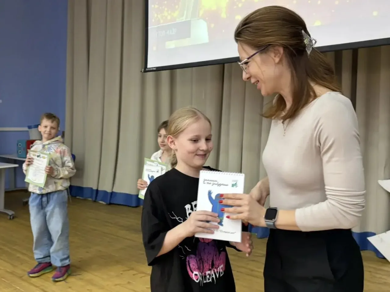Умники и умницы! 🤓  🎉 В школе прошло торжественное вручение грамот ученикам 5-х классов – победителя