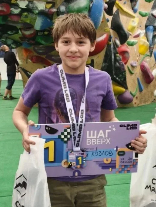 Наши звездочки ⭐️  🥇 Ученик 5 «Э» класса Сергей выступил на соревнованиях по спортивному скалолазани
