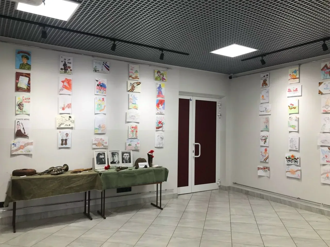 РИСУЕМ ПОБЕДУ  ⚡В преддверии 9 мая в коворкинге оформлена выставка рисунков первокурсников, посвящен