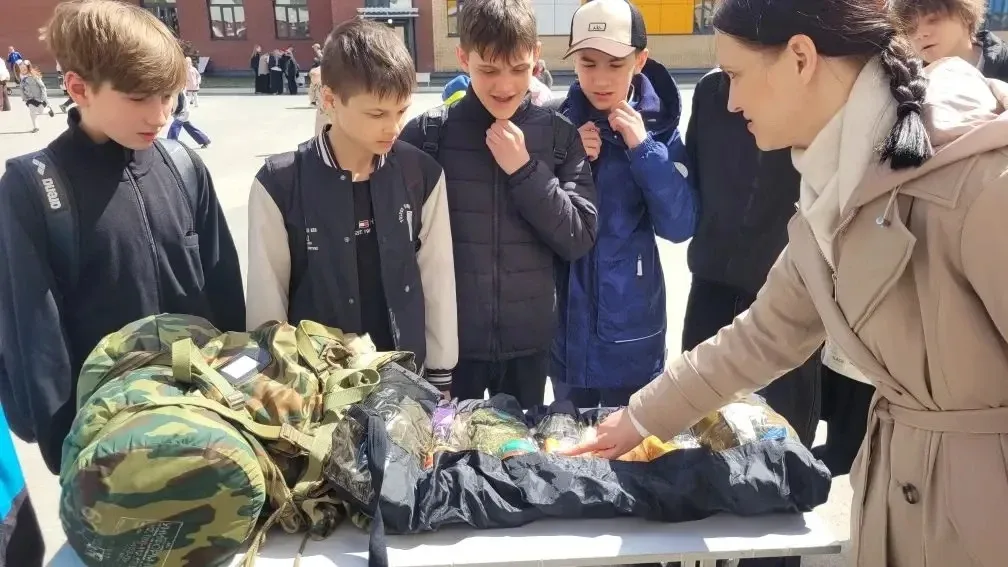 🌟 Сегодня на главной площади школы прошла «Эспланада Победы», приуроченная к 81‑й годовщине Великой 