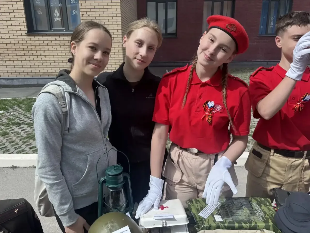 🌟 Сегодня на главной площади школы прошла «Эспланада Победы», приуроченная к 81‑й годовщине Великой 