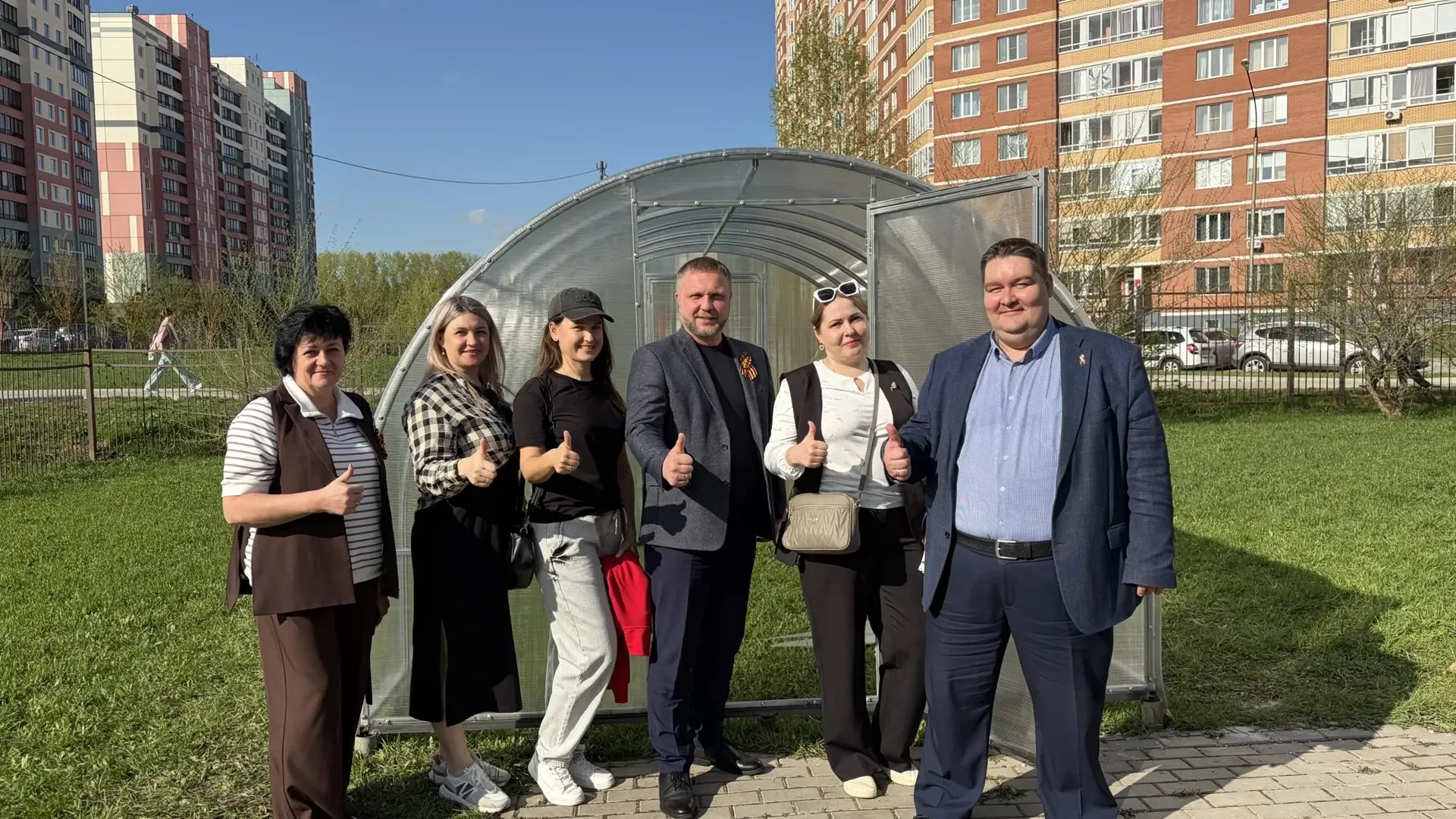 #ТеплицеБыть 🌱  🎉 Ура — школьная теплица собрана и уже ждёт первого урожая!   🤝 Сегодня прошло перво