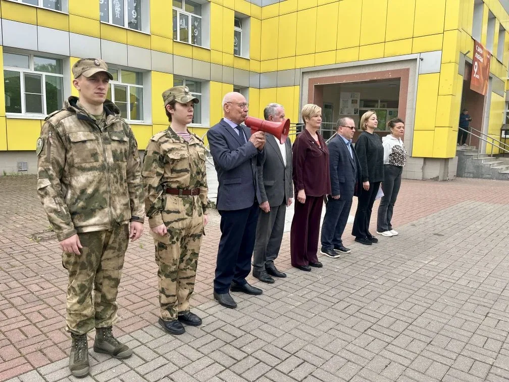 🚩 13.05.2026 в МАОУ «Школа № 16» прошла военно-патриотическая игра «Зарничка» для 2–4 классов!  Юные