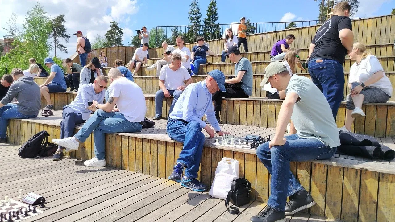 🇷🇺НОВОСТИ БШЛ! СПОРТИВНЫЙ РОДИТЕЛЬ  ♟ 16 мая в Пестовском парке состоялся турнир по шахматам в рамка