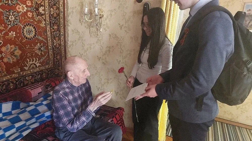 🙏🎗 АКЦИЯ "С ДОБРЫМ УТРОМ, ВЕТЕРАНЫ!"   ⭐  Учащиеся старших классов, педагоги, родители  МАОУ "Школа 