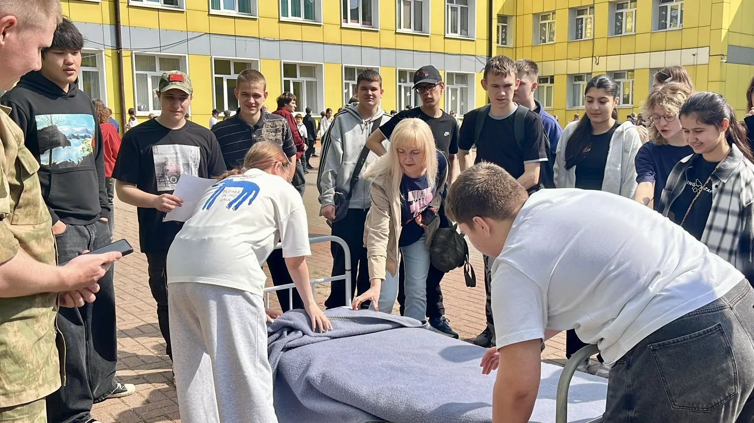 🚩 14.05.2026 в МАОУ «Школа 16» прошла военно-патриотическая игра «Зарница» для 5-8 классов!  Собрал 