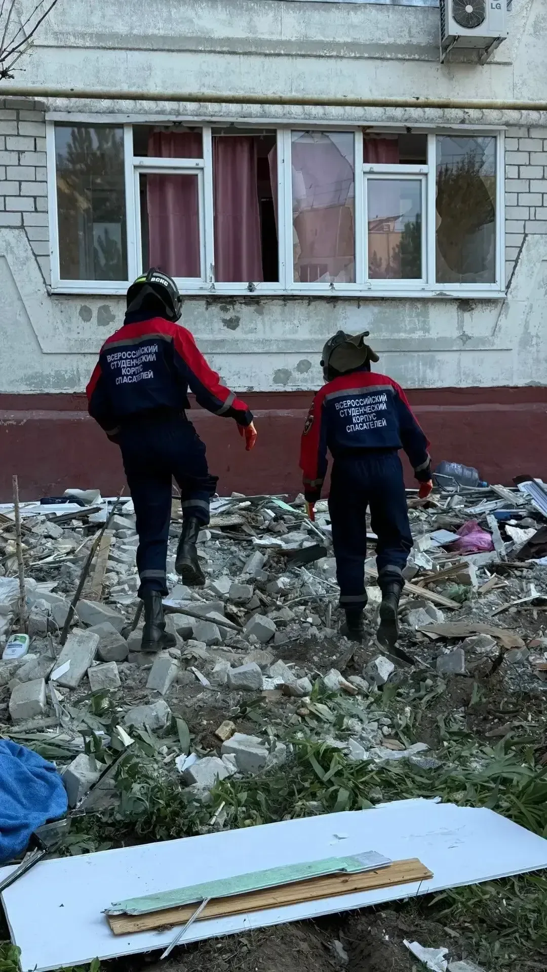 ⚡️ Волонтёры #МЫВМЕСТЕ помогли устранить последствия атаки БПЛА в Брянске  После ударов по городу на
