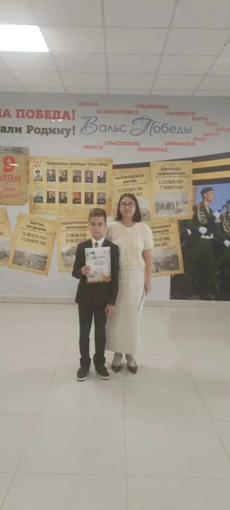 Традиционная торжественная линейка  поднятия флага по понедельникам!🇷🇺🇷🇺🇷🇺 НАГРАЖДЕНИЕ ОБУЧАЮЩИХСЯ М