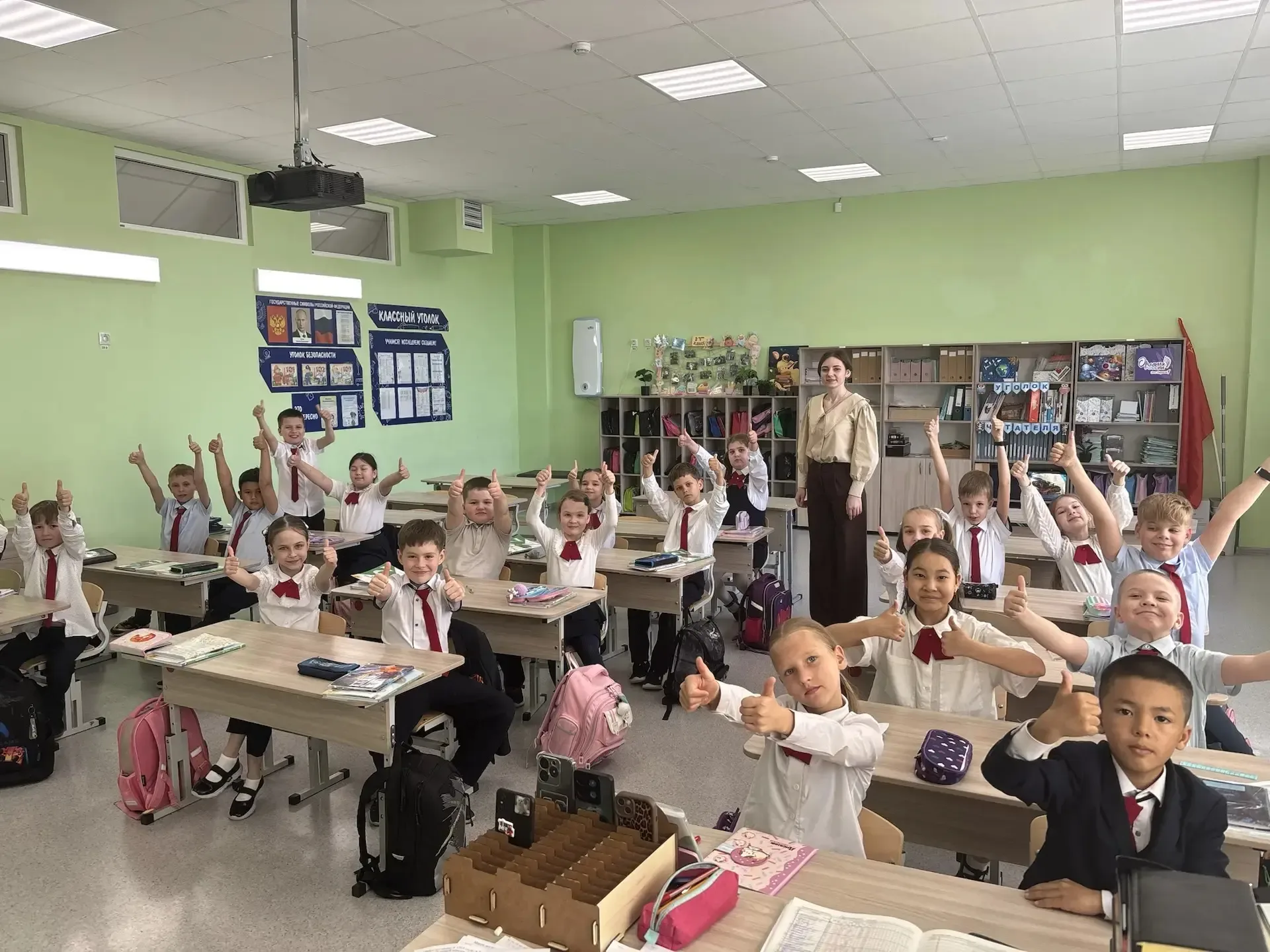 ✨ Неделя открытых уроков молодых педагогов продолжается! ✨ Сегодня мы посетили открытый урок окружаю