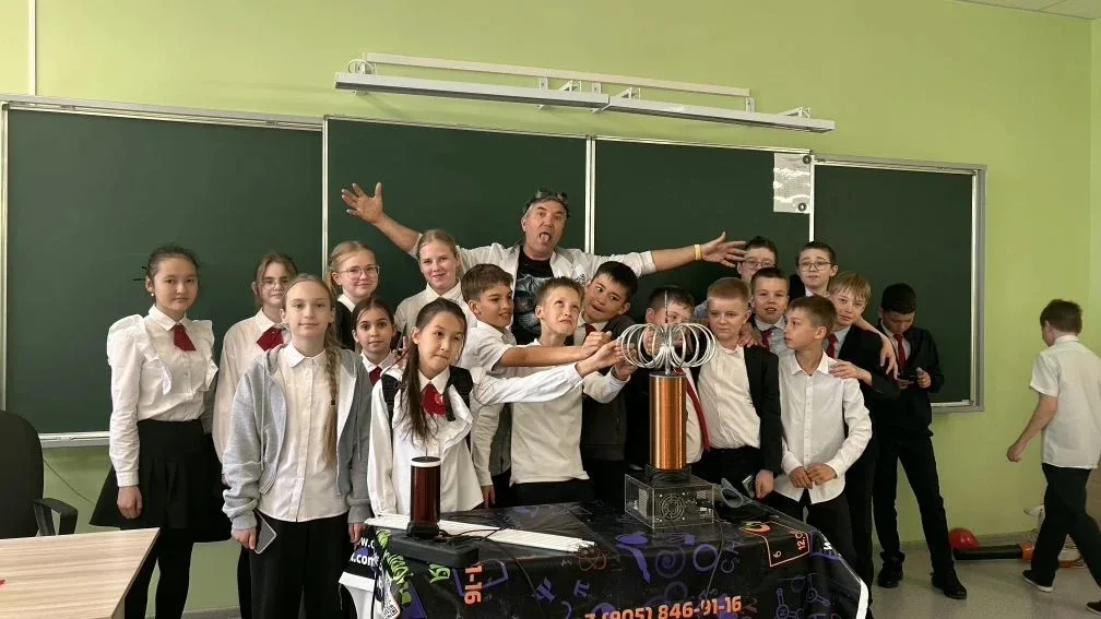 🎉 Тесла‑шоу в нашей школе: буря эмоций и живых впечатлений! 🎉  12 и 13 мая с огромным успехом прошло