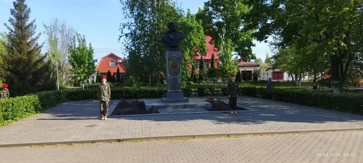 Сегодня члены юнармейского отряда "Звезда" заступили в Почетный караул у Памятника А. Н. Прохорову.