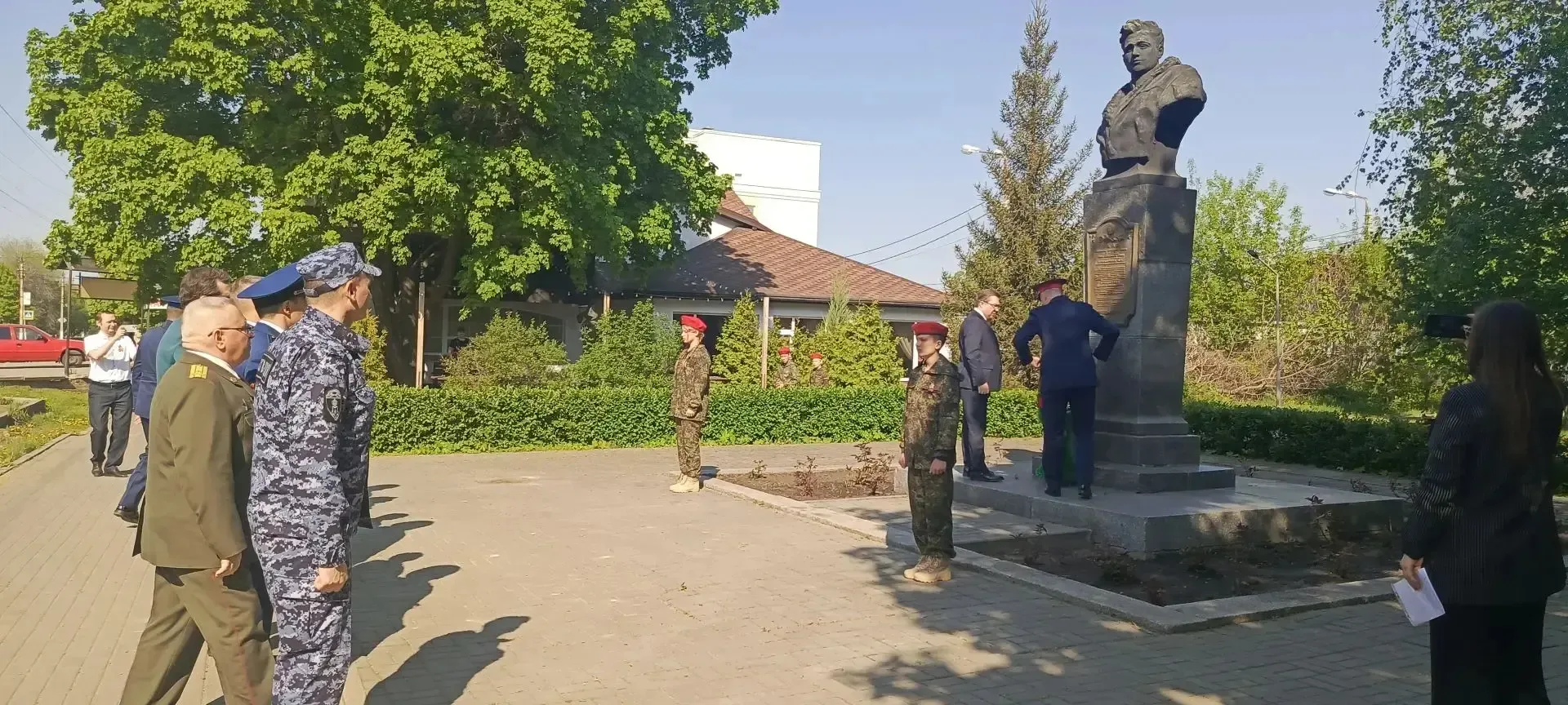 Сегодня члены юнармейского отряда "Звезда" заступили в Почетный караул у Памятника А. Н. Прохорову.