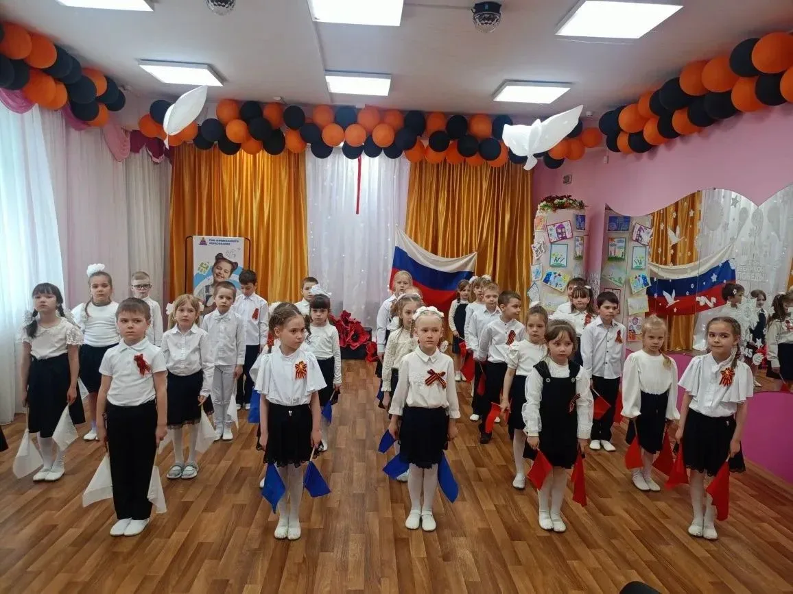 🇷🇺«И снова май, салют, Победа!»: эхо героического прошлого в сердцах малышей                        