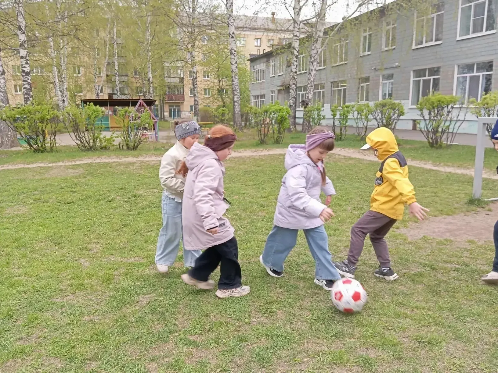 🐝🌸Майские деньки в "Детстве"  🌺В детских садах объединения "Детство" майские деньки наполнены солнеч