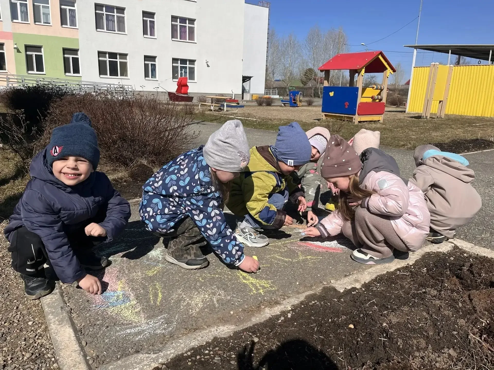 🐝🌸Майские деньки в "Детстве"  🌺В детских садах объединения "Детство" майские деньки наполнены солнеч