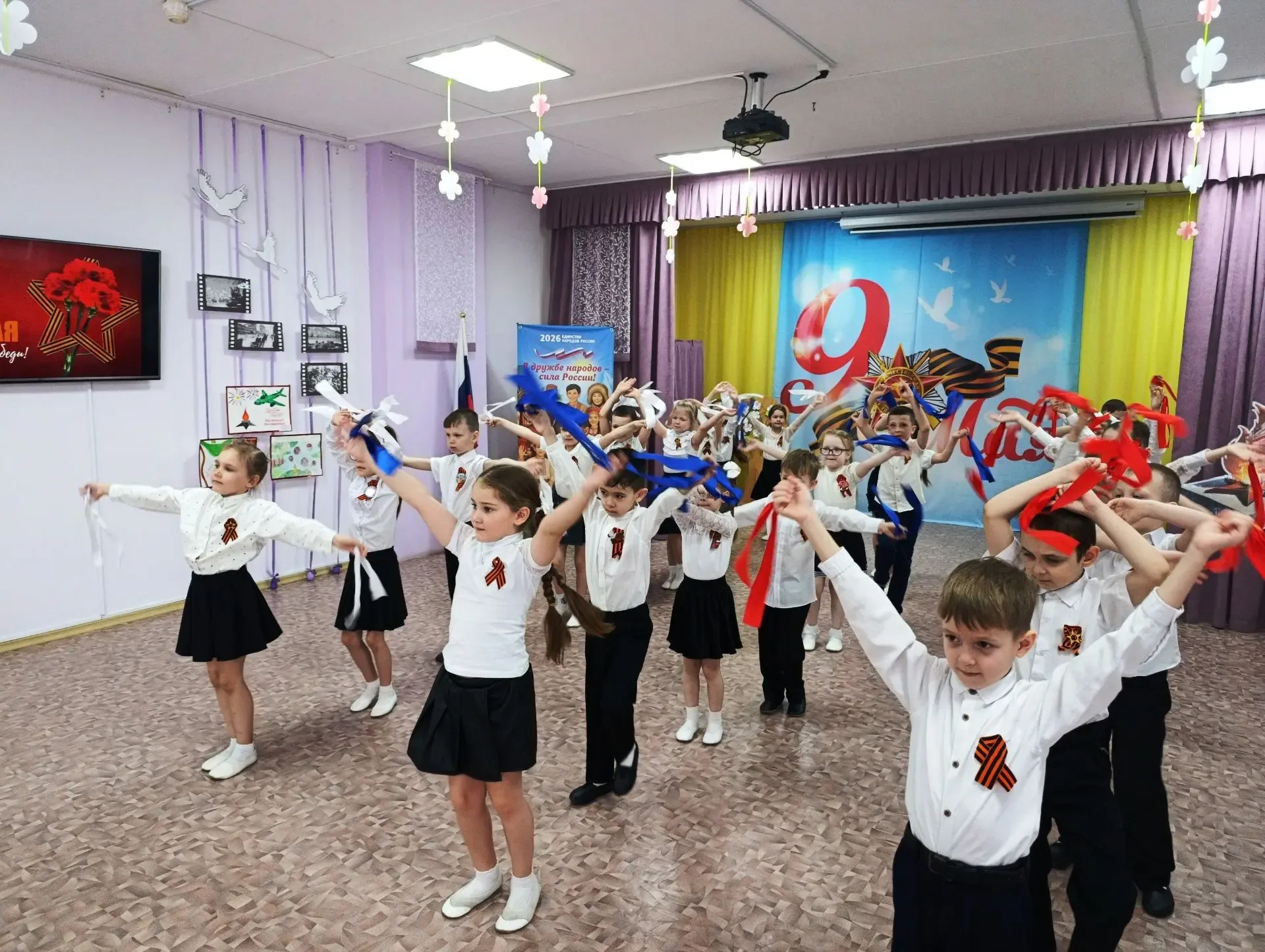 💥6 мая в детских садах объединения "Детство" прошло торжественное открытие выставки семейного творче
