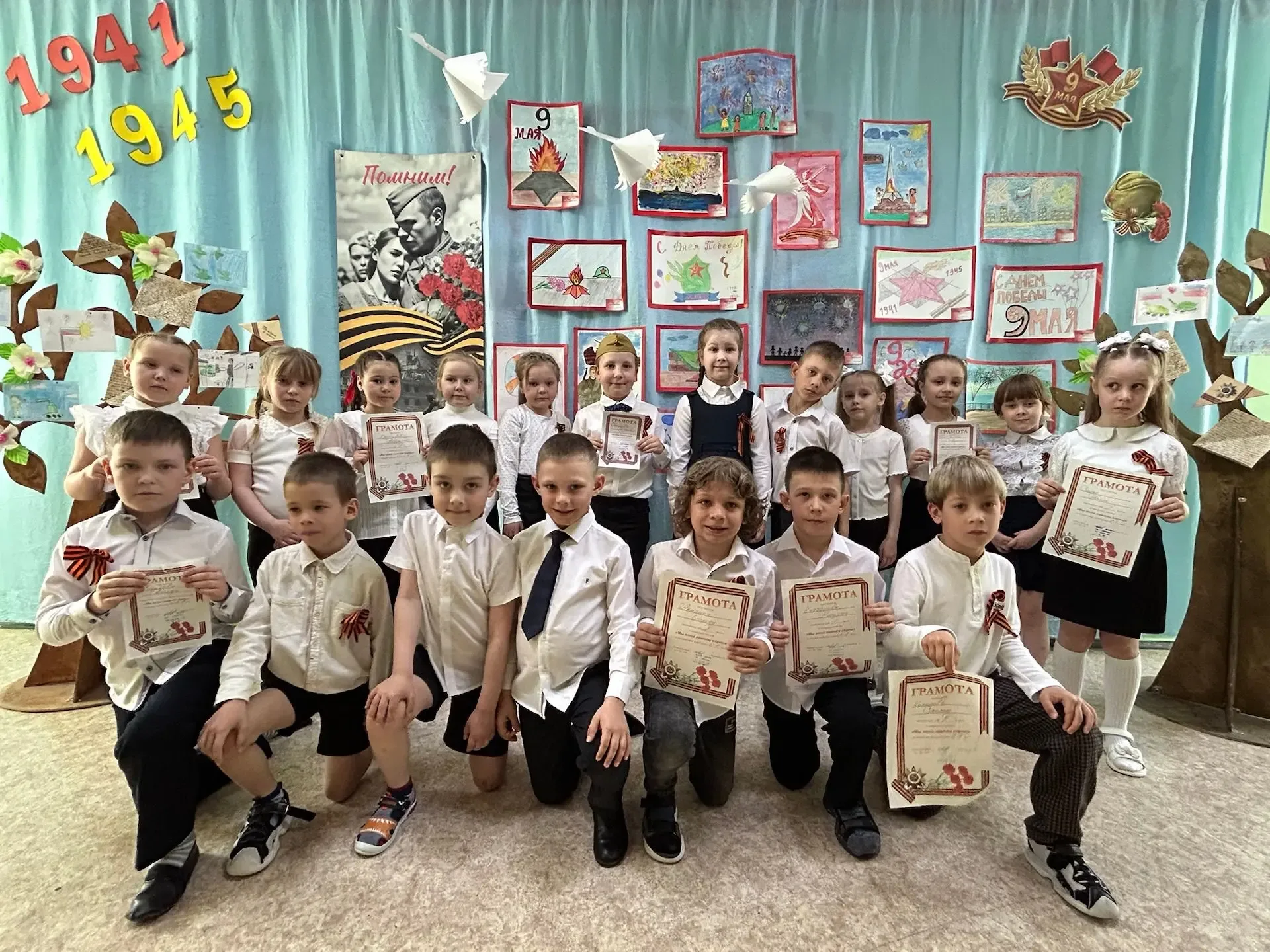 💥6 мая в детских садах объединения "Детство" прошло торжественное открытие выставки семейного творче